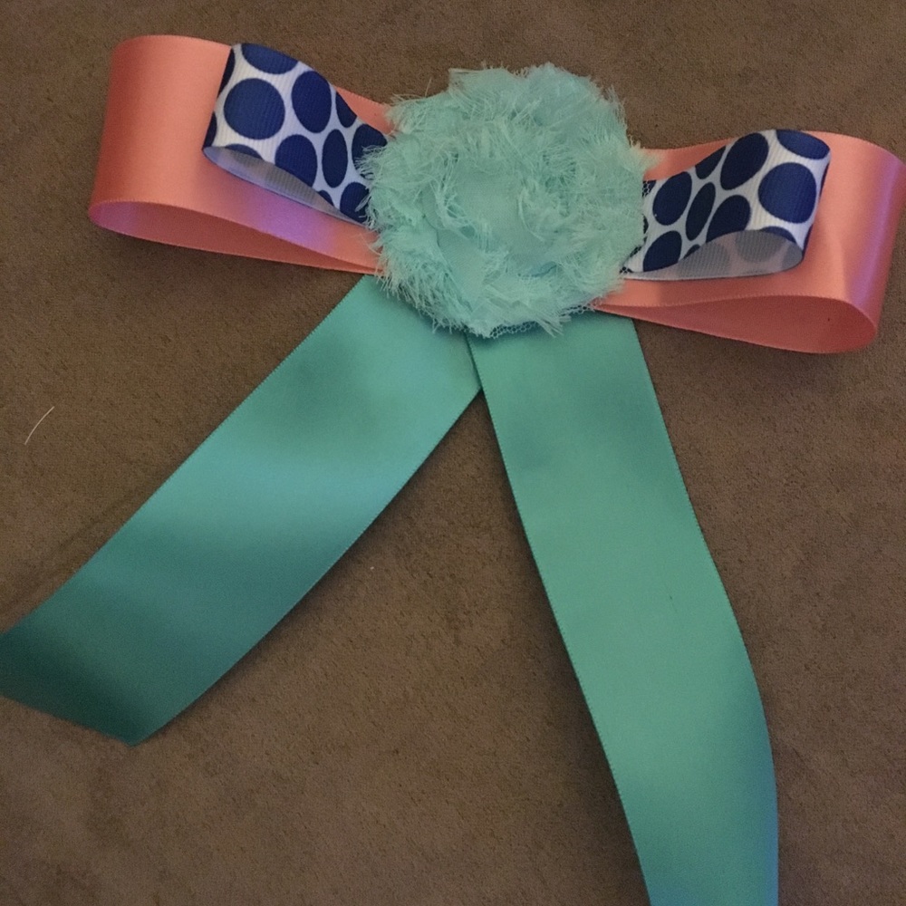 Women bow brooch